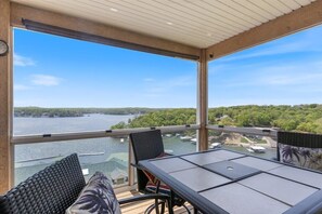 Kondominium, Beberapa Tempat Tidur, akses ke kolam renang (Emerald Escape) | Tempat makan outdoor