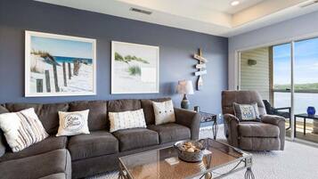 Condo, Multiple Beds, Pool Access (Emerald Escape) | Living area