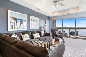 Condo, nhiều giường, có thể sử dụng hồ bơi (Emerald Escape) | Khu phòng khách