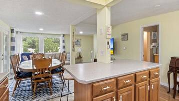 Maison, plusieurs lits, patio (Lighthouse Haven) | Intérieur