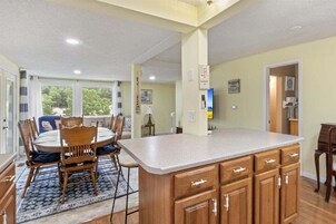 Casa, várias camas, varanda (Lighthouse Haven) | Parte interna