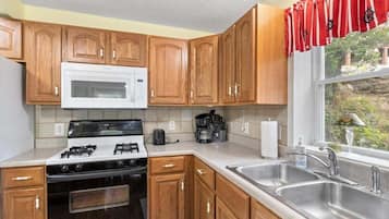 Casa, varias camas, patio (Lighthouse Haven) | Cocina privada