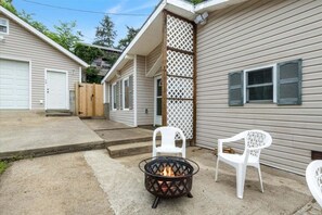 Terrace/patio - Lakefront Escape, Sunrise Views, Boat Slip & Community Dock Access (Roach)