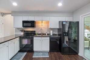 Casa, varias camas, patio (Aqua Vista) | Cocina privada