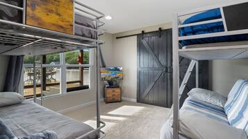 3 bedrooms, individually decorated, individually furnished, bed sheets