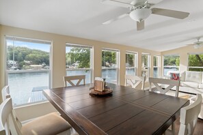 3 bedrooms, individually decorated, individually furnished, bed sheets - Pet-friendly Home, Great Dock, Waterfront, Lake Views, Boat Slip (Linn Creek)