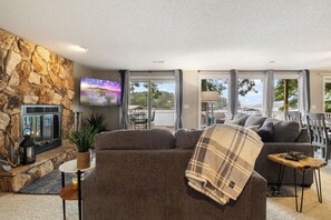 Living area - Boat Slip, Fishing, Lake Views, Main Channel (Sunrise Beach)