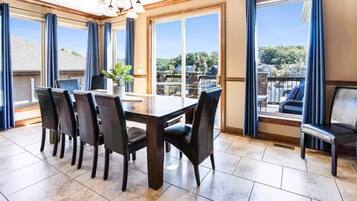 House, Multiple Beds, Hot Tub (Grande Porto Cima) | 7 bedrooms, individually decorated, individually furnished, bed sheets