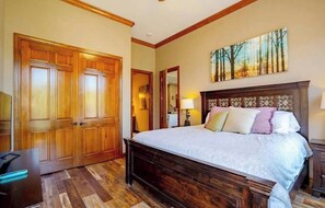 House, Multiple Beds, Hot Tub (Grande Porto Cima) | 7 bedrooms, individually decorated, individually furnished, bed sheets