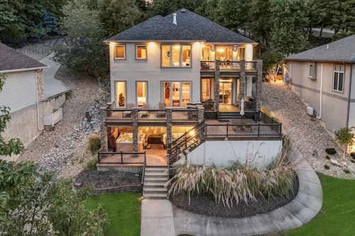 Porto Cima w/ Game Room, Dock, Boat Slip, Kayaks, Lakeside Fireplace & Hot Tub