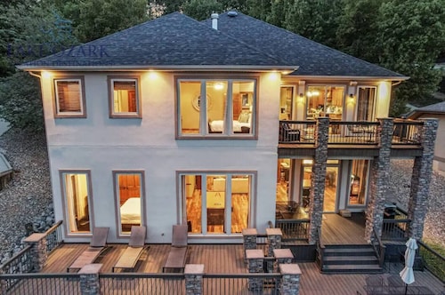 Porto Cima w/ Game Room, Dock, Boat Slip, Kayaks, Lakeside Fireplace & Hot Tub