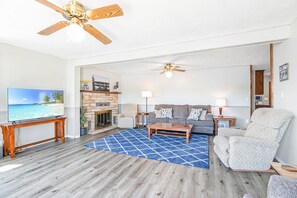 單棟房屋, 多張床, 露台 (Mimosa Escape) | 客廳