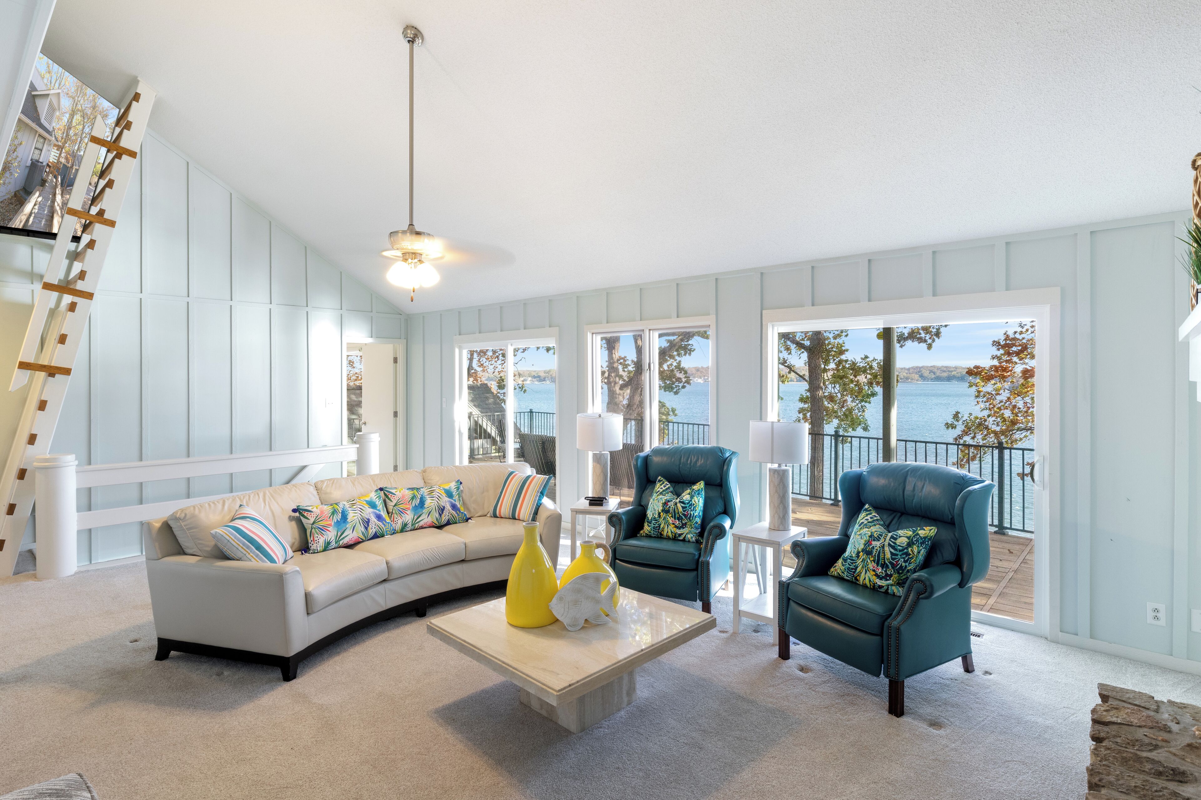 Casa, varias camas, patio (Rum Runner) | Área de sala de estar