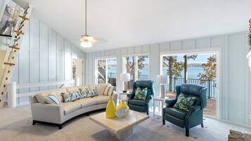 House, Multiple Beds, Patio (Rum Runner) | Living area