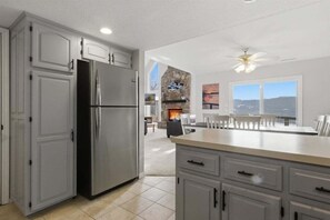 House, Multiple Beds, Patio (Dockside Dreams) | Interior