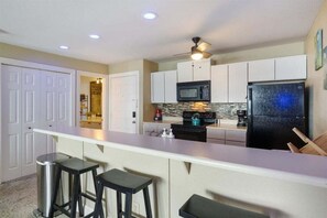 Kondominium, Beberapa Tempat Tidur, patio (Hawk's Hideout) | Dapur pribadi