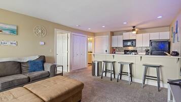 Condo, Multiple Beds, Patio (Hawk's Hideout) | Living area