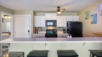 Kondominium, Beberapa Tempat Tidur, patio (Hawk's Hideout) | Dapur pribadi