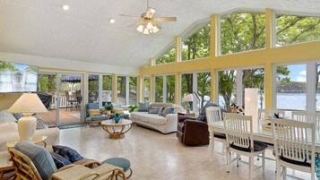 House, Multiple Beds, Patio (Ozark Oasis) | Living area