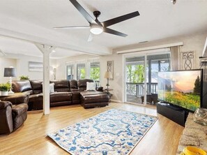 Talo, useita sänkyjä, patio (Ozark Oasis) | Oleskelualue