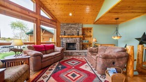 Huis, Meerdere bedden, bubbelbad (Elk Lodge At The Lake) | Woonruimte