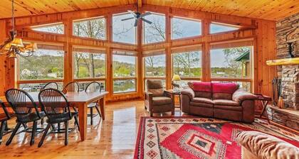 Hot Tub, Fire Pit, Awesome Loft & Amazing Views!