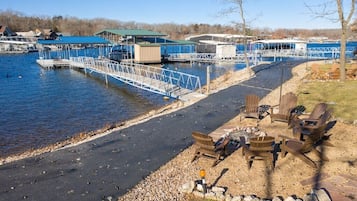 Maison, plusieurs lits, bain Ă remous (Elk Lodge At The Lake) | Vue sur le lac