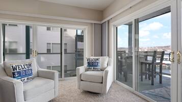 Condo, Multiple Beds, Hot Tub (Lovin' Lake Livin') | Living area