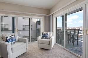 Condo, Multiple Beds, Hot Tub (Lovin' Lake Livin') | Living area