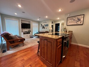 Casa, varias camas, patio (Shady Valley Retreat) | Interior