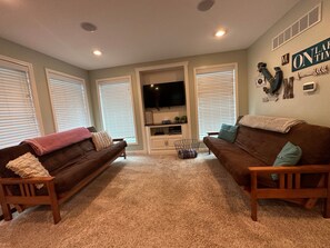 獨棟房屋, 多張床, 庭院 (Shady Valley Retreat) | 起居區