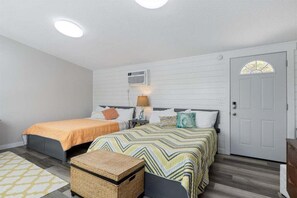 House, Multiple Beds, Patio (Lakeside Serenity) | 3 bedrooms, individually decorated, individually furnished, bed sheets