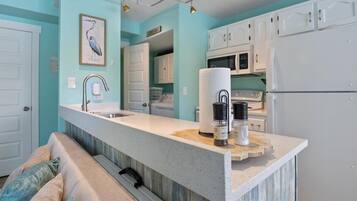 Casa, diversos llits, pati (Lakeside Serenity) | Cuina privada