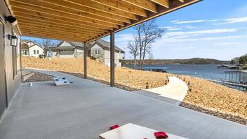 Nhà, nhiều giường, sân hiên (Hawk's Cove) | Quang cảnh mặt nước