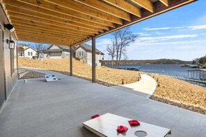 Nhà, nhiều giường, sân hiên (Hawk's Cove) | Quang cảnh mặt nước