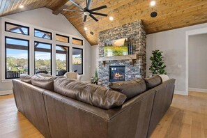 House, Multiple Beds, Patio (Hawk's Cove) | Interior