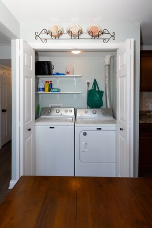 Kondominium, Beberapa Tempat Tidur, patio (BYOB Getaway) | Interior