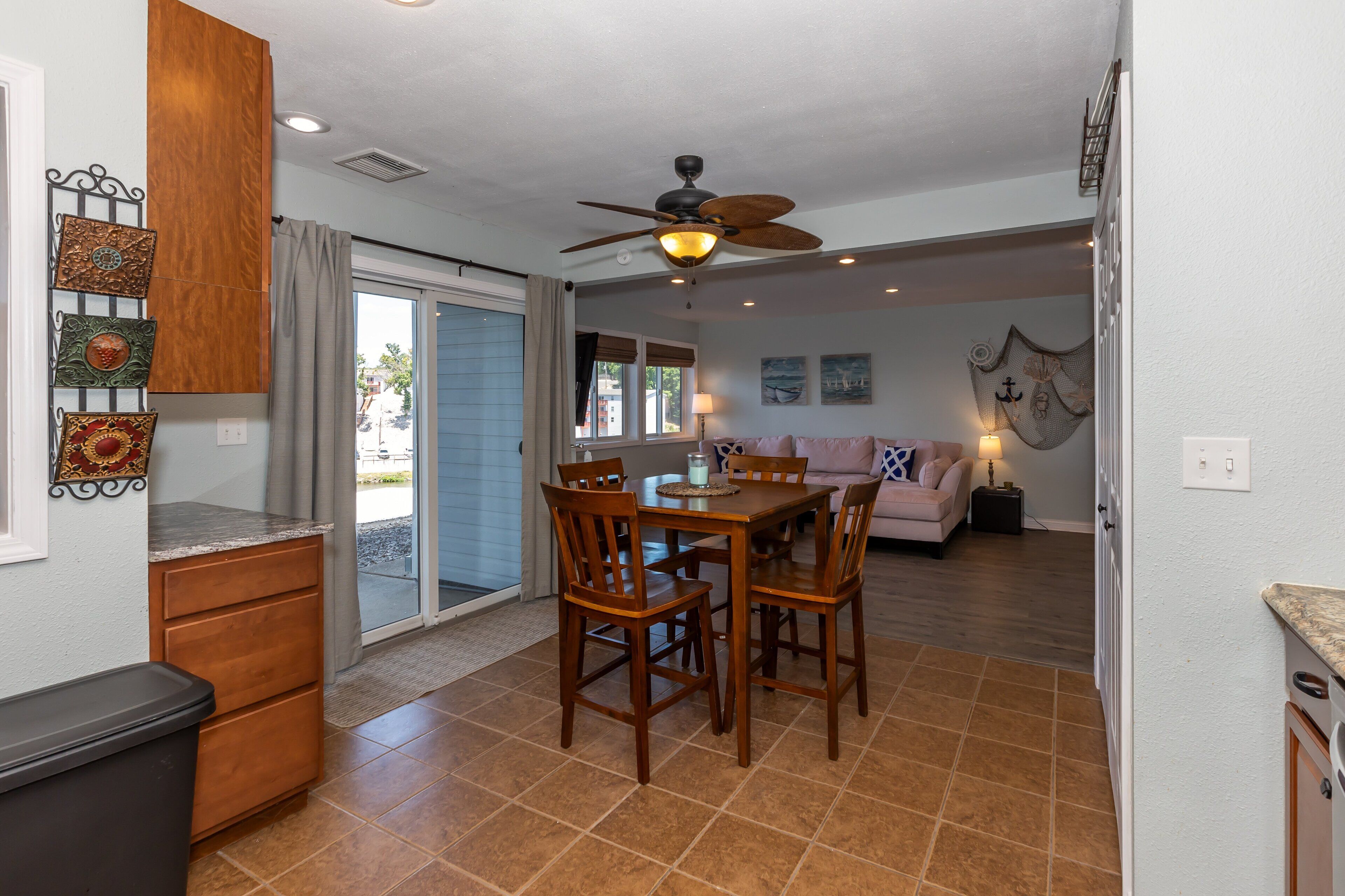 2 عدّة غرف نوم وبديكورات فريدة لكل غرفة وطراز فريد لكل وحدة