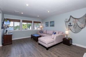 Apartamento, varias camas, patio (BYOB Getaway) | Zona de estar