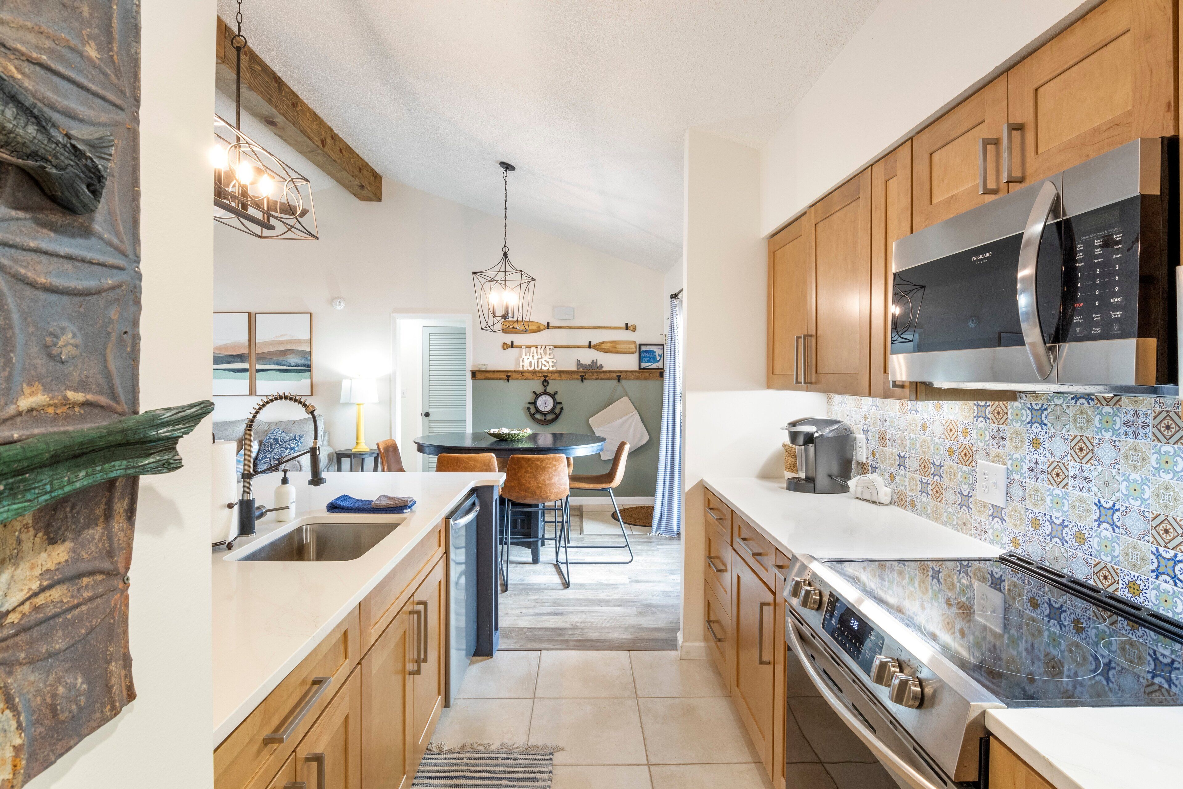 House, Multiple Beds, Pool Access (Fairway Lake Haven) | Private kitchen