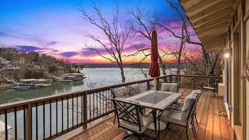 House, Multiple Beds, Pool Access (Woodlands Lake Oasis) | Outdoor dining