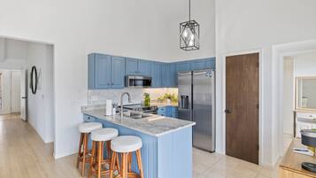 House, Multiple Beds, Pool Access (Woodlands Lake Oasis) | Private kitchen