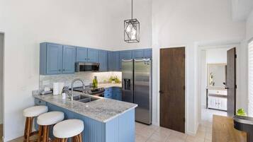 Ferienhaus, Mehrere Betten, Poolzugang (Woodlands Lake Oasis) | Eigene Küche