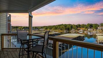 Lejlighed - flere senge - terrasse (Lake Time Retreat) | Udendørs spisemuligheder