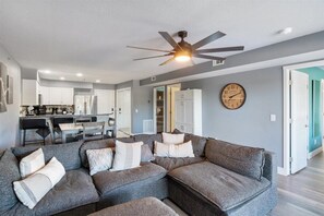 Living area - Lakeview Condo w/ 2 Pools & Beach - Family Fun Awaits at 21mm (Osage Beach)