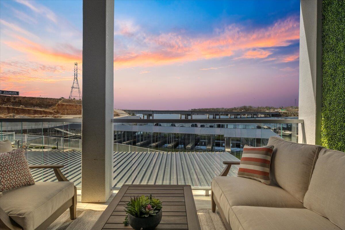 Appartement, meerdere bedden, patio (Luxury Lakeview Oasis) | Terras