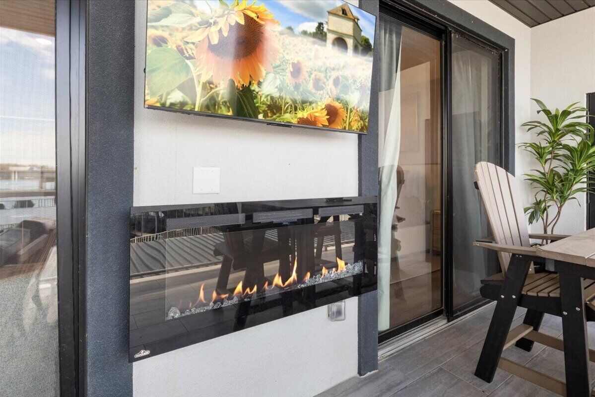 Appart'hôtel, plusieurs lits, patio (Luxury Lakeview Oasis) | Restauration extérieure