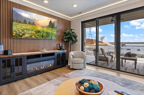 Upscale Lakeside Condo With Extraordinary Amenities at Topsider in Osage Beach 19mm