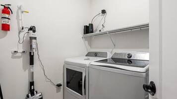 Apartment, Mehrere Betten, Terrasse (Topsider Tower) | Wäschereiservice