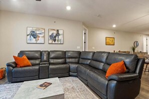 Appart'hôtel, plusieurs lits, patio (Topsider Tower) | Coin séjour